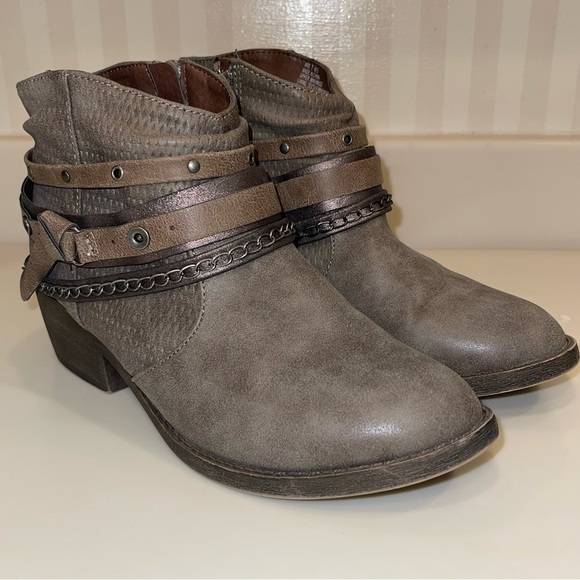 Kohl’s Redbud Strappy Ankle Boots In Stone - Picture 2 of 15